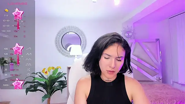 Snapshot of kendaall_jenner_ chatting on 12.22.24 kendaall jenner online show from 12.22.24