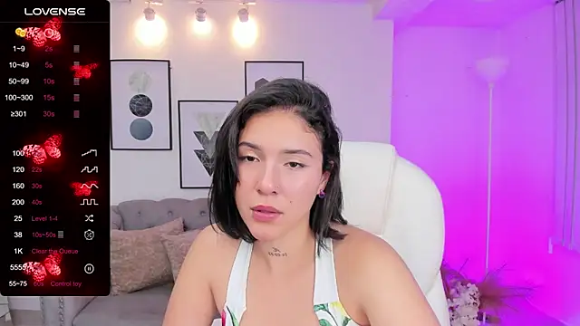 Snapshot of kendaall_jenner_ chatting on 12.23.24 kendaall jenner online show from 12.23.24