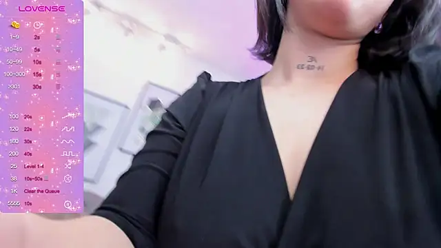 Snapshot of kendaall_jenner_ chatting on 12.24.24 kendaall jenner online show from 12.24.24