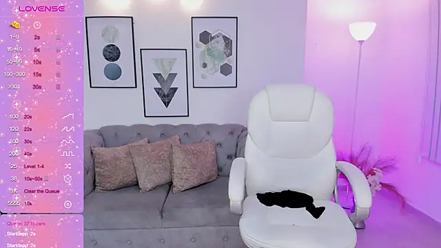 Snapshot of kendaall_jenner_ chatting on 12.24.24 kendaall jenner online show from 12.24.24