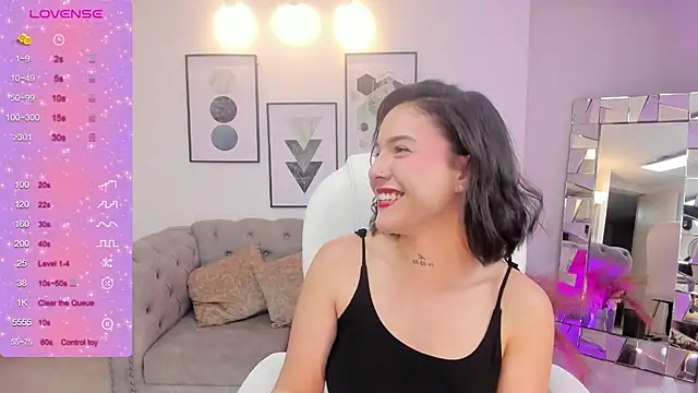 Snapshot of kendaall_jenner_ chatting on 12.27.24 kendaall jenner online show from 12.27.24