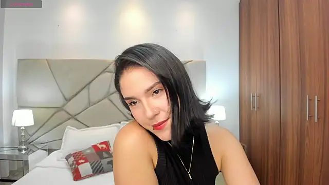 Snapshot of kendaall_jenner_ chatting on 12.31.24 kendaall jenner online show from 12.31.24