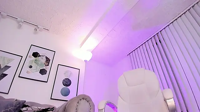 Snapshot of kendaall_jenner_ chatting on 01.24.25 kendaall jenner online show from 01.24.25