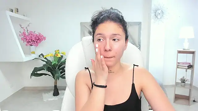 Snapshot of kendaall_jenner_ chatting on 02.01.25 kendaall jenner online show from 02.01.25