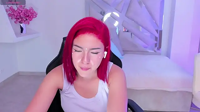 Snapshot of kendaall_jenner_ chatting on 02.06.25 kendaall jenner online show from 02.06.25