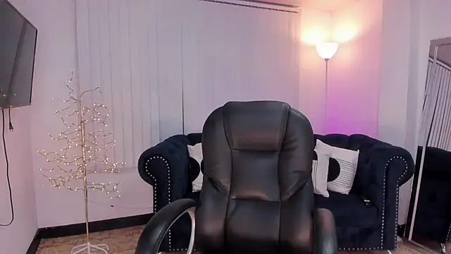 Snapshot of kendaall_jenner_ chatting on 02.07.25 kendaall jenner online show from 02.07.25