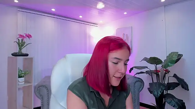 Snapshot of kendaall_jenner_ chatting on 02.13.25 kendaall jenner online show from 02.13.25