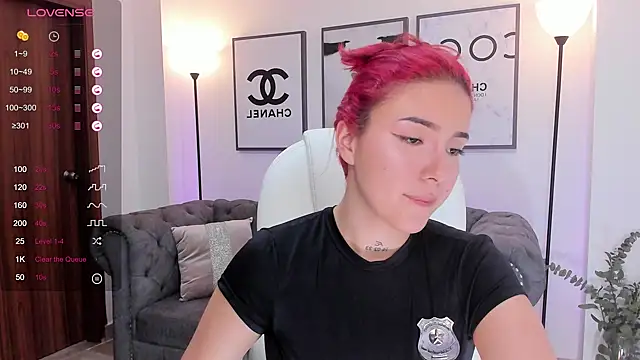 Snapshot of kendaall_jenner_ chatting on 03.01.25 kendaall jenner online show from 03.01.25