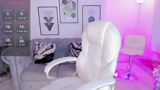 Snapshot of kendaall_jenner_ chatting on 03.04.25 kendaall jenner online show from 03.04.25