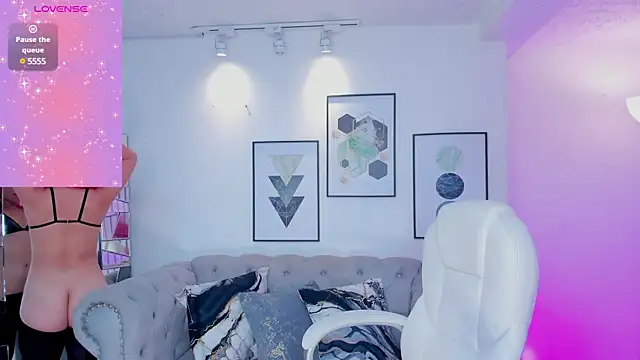 Snapshot of kendaall_jenner_ chatting on 03.16.25 kendaall jenner online show from 03.16.25