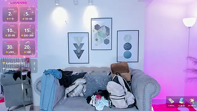 Snapshot of kendaall_jenner_ chatting on 03.17.25 kendaall jenner online show from 03.17.25