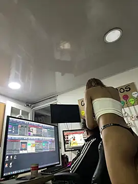 Nikol Rang   online show from 01.13.25