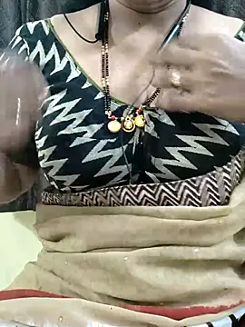 Snapshot of bhuvana555 chatting on 10.11.25 bhuvana555 online show from 10.11.25