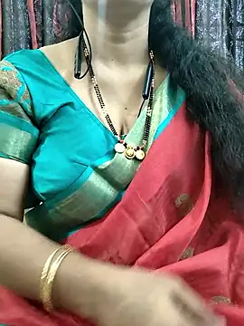 Snapshot of bhuvana555 chatting on 10.21.25 bhuvana555 online show from 10.21.25