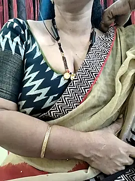 Snapshot of bhuvana555 chatting on 11.04.25 bhuvana555 online show from 11.04.25