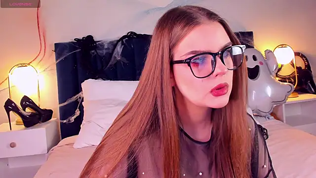 ErlineDashow online show from 11.06.25