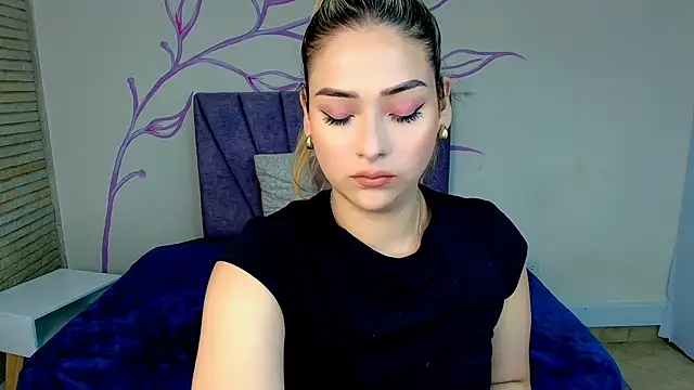 DahliaMoore online show from 01.17.25