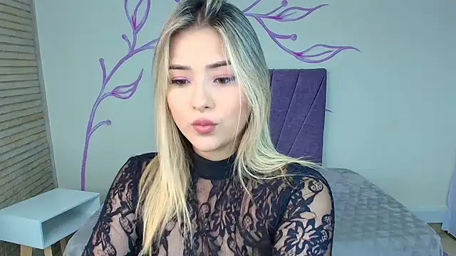 DahliaMoore online show from 02.04.25