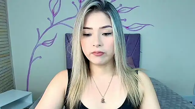 DahliaMoore online show from 02.05.25