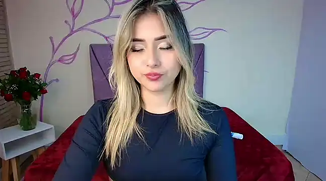 DahliaMoore online show from 02.20.25