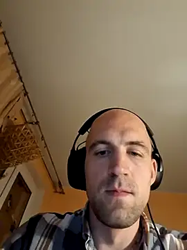 Snapshot of Kulokas chatting on 10.11.25 Kulokas online show from 10.11.25