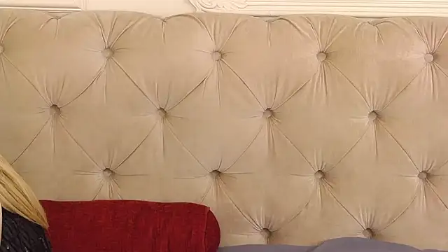 SarahLynz online show from 02.11.25