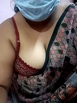 Snapshot of maadhangi chatting on 10.27.25 maadhangi online show from 10.27.25