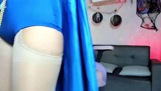 Alaia Love77 online show from 10.30.25