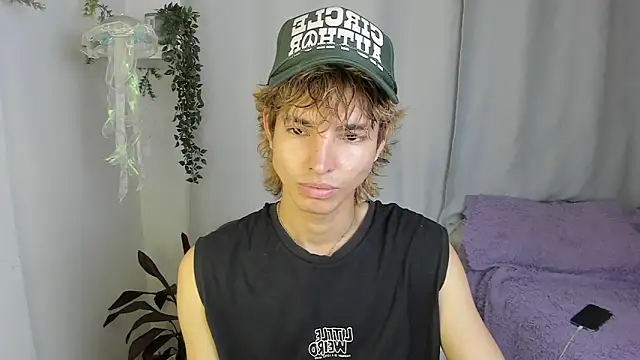 santy-kitty online show from 10.15.25