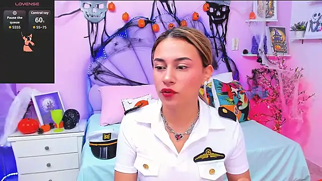 Snapshot of HannaPretthy chatting on 10.30.25 HannaPretthy online show from 10.30.25