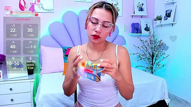 Snapshot of HannaPretthy chatting on 11.06.25 HannaPretthy online show from 11.06.25