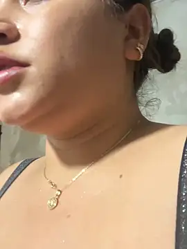 Snapshot of perlita05 chatting on 10.04.25 perlita05 online show from 10.04.25