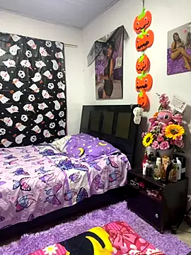 Snapshot of perlita05 chatting on 10.15.25 perlita05 online show from 10.15.25