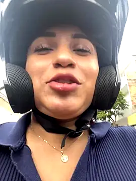 Snapshot of perlita05 chatting on 10.31.25 perlita05 online show from 10.31.25