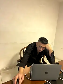 Snapshot of ShaoZian_1 chatting on 10.18.25 ShaoZian 1 online show from 10.18.25