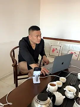 Snapshot of ShaoZian_1 chatting on 10.31.25 ShaoZian 1 online show from 10.31.25