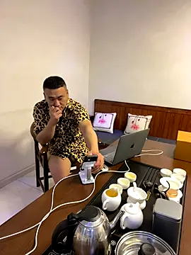 Snapshot of ShaoZian_1 chatting on 10.31.25 ShaoZian 1 online show from 10.31.25