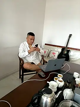 Snapshot of ShaoZian_1 chatting on 11.05.25 ShaoZian 1 online show from 11.05.25