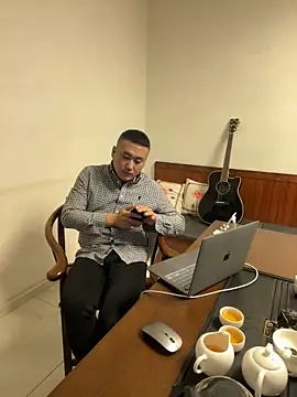 Snapshot of ShaoZian_1 chatting on 11.10.25 ShaoZian 1 online show from 11.10.25