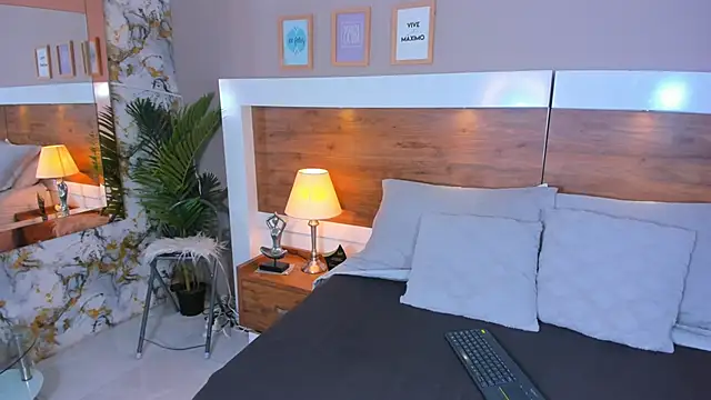 Snapshot of EmaBakker chatting on 03.02.26 EmaBakker online show from 03.02.26