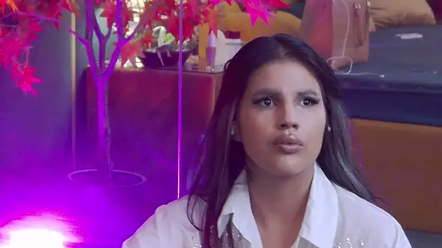 Snapshot of GiuliaHarvey chatting on 09.18.25 GiuliaHarvey online show from 09.18.25