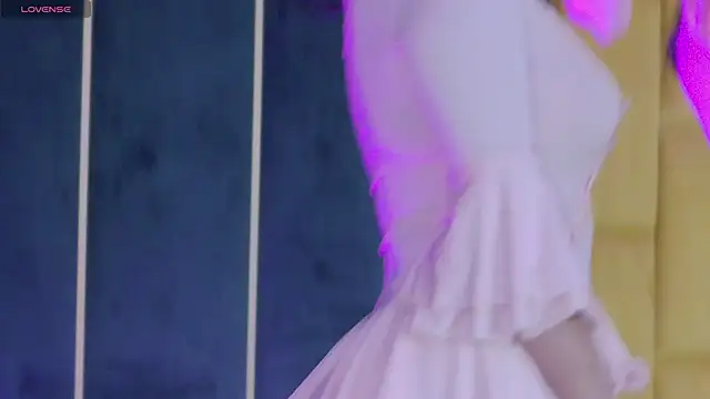 GiuliaHarvey online show from 11.11.25