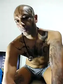 Snapshot of Daretodeviate chatting on 11.01.25 Daretodeviate online show from 11.01.25