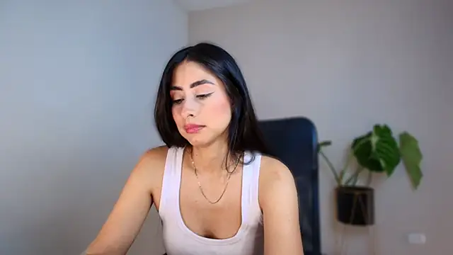 auroracaruso11 online show from 12.15.25