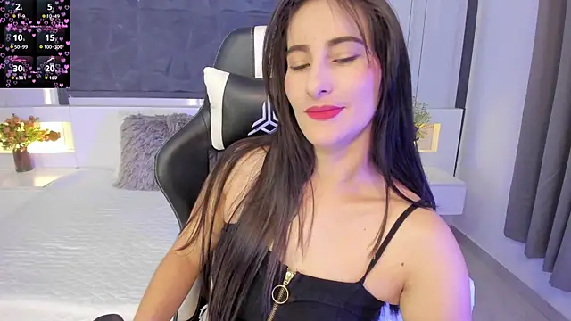 SaraGomez1 online show from 12.14.25