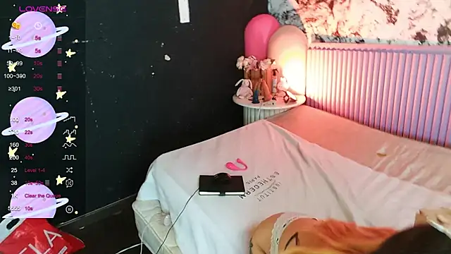 Snapshot of Hayley_A02 chatting on 01.12.25 Hayley A02 online show from 01.12.25