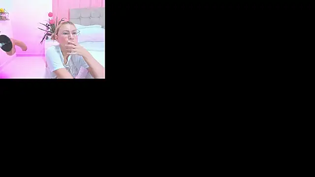 Snapshot of Annaraquel_ chatting on 10.10.25 Annaraquel online show from 10.10.25
