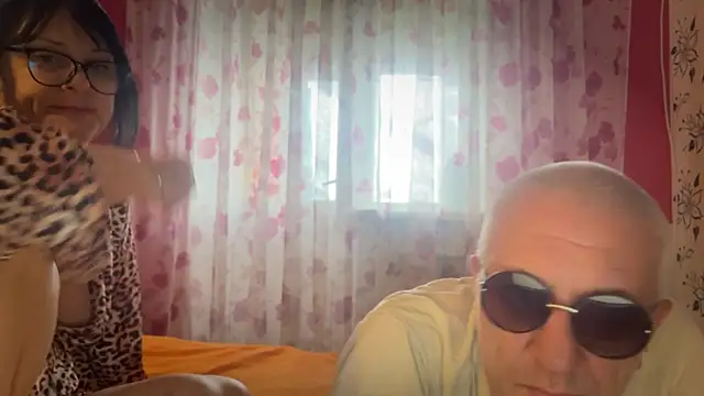 Snapshot of StellarTeam chatting on 11.28.25 StellarTeam online show from 11.28.25