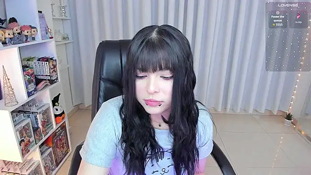 misshoneyxxx online show from 11.11.25