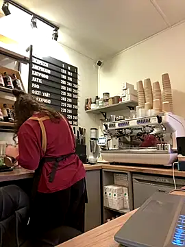 Snapshot of cinnabon_ chatting on 10.10.25 cinnabon online show from 10.10.25